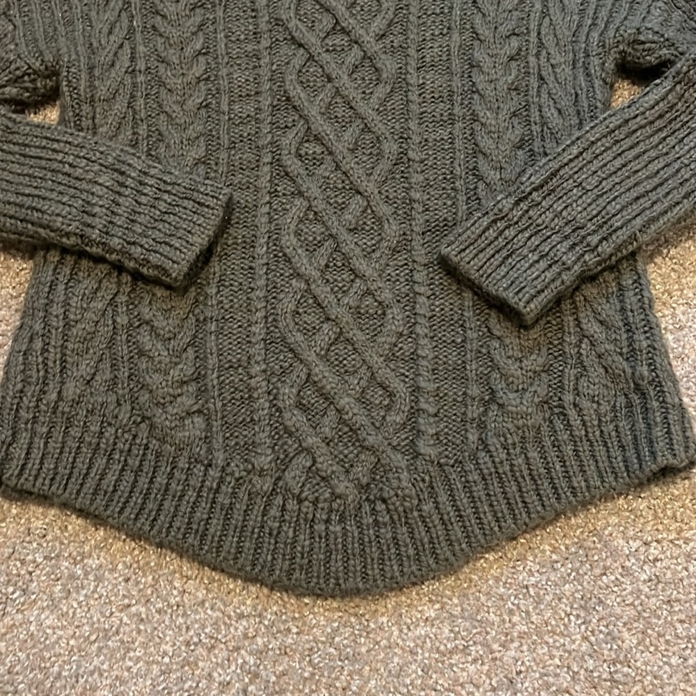 Banana Republic Cable Knit Green‎ Sweater in Large - Picture 11 of 11